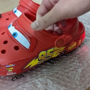 Crocs X Cars Lightning McQueen Clogs Size 4 Mens Flashing Lights Pixar Disney